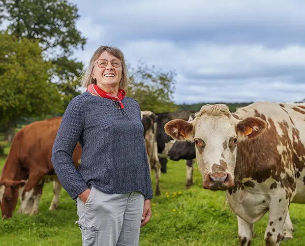 Agricultrice avec ses vaches